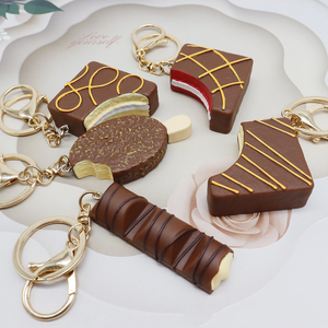 Portachiavi Miniatura a Forma di Cioccolato Simulato/Gelato/Torta Ripiena di Cioccolato <span class=keywords><strong>Kinder</strong></span>, Accessorio per Borsa, Design a Righe/Spruzzato - Product Image 3