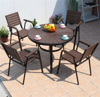 Table ronde en bois plastique pour cour extérieure Sun Leisure, table de jardin et de café en aluminium avec 4 sièges