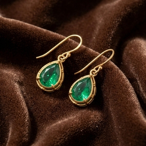 Pendientes colgantes vintage personalizados al por mayor, chapados en oro, con imitación de esmeralda y cristal, hipoalergénicos, para mujer. - Product Image 2