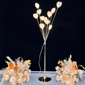 Novedad 2026: Lámpara de camino de hierro forjado con galvanoplastia, diseño de árbol del amor, romántica, con adornos en forma de corazón para bodas y decoración de burbujas para escenarios - Product Image 2