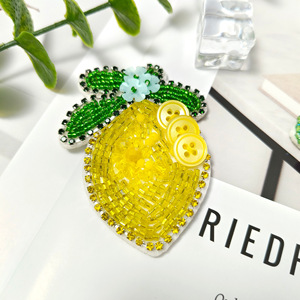 Venta al por mayor hecho a mano con cuentas de vida marina y parches de frutas 3D PVC y fieltro para ropa abrigo guantes broches y accesorios - Product Image 3