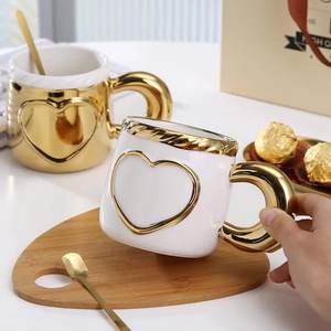 2025 Set regalo <span class=keywords><strong>di</strong></span> san valentino <span class=keywords><strong>di</strong></span> alta qualità con tazza da <span class=keywords><strong>caffè</strong></span> in ceramica a forma <span class=keywords><strong>di</strong></span> <span class=keywords><strong>cuore</strong></span> personalizzata elettrolitica - Product Image 3