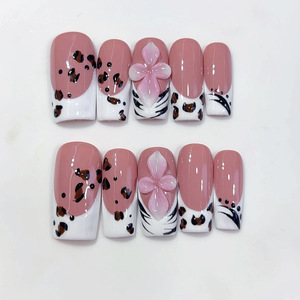 Ongles minimalistes à motif léopard style French Manucure, ongles à presser 3D floraux sculptés à la main, tendance, réutilisables et portables - Product Image 5