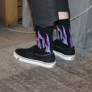 यूनिसेक्स लौ काले सफेद पीले रंग की आग सोकेकेन नवीनता हिप हॉप हरजुकु मोजे स्केटबोर्ड कैलेंडर मजार स्ट्रीट स्केटबोर्ड - Product Image 6