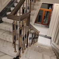 Rampe d'escalier simple en alliage d'aluminium moderne, personnalisée professionnellement, haute résistance, moulage intégral, résistante à l'eau, pour toutes les villas