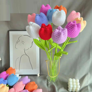 Articles de décoration intérieure modernes, bouquet de fleurs au crochet fait main personnalisé, cadeau pour femmes - Product Image 1