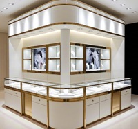 Vitrine à bijoux élégante et incurvée avec éclairage LED, personnalisable, en verre blanc doré de luxe pour les magasins de bijoux et de montres