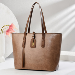 <span class=keywords><strong>Sac</strong></span> fourre-tout en <span class=keywords><strong>cuir</strong></span> PU vieilli pour femme, grand <span class=keywords><strong>sac</strong></span> <span class=keywords><strong>à</strong></span> bandoulière vintage couleur <span class=keywords><strong>cognac</strong></span> avec boucle, idéal pour le quotidien et le travail - Product Image 3