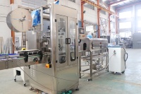 Machine de remplissage automatique de liquide visqueux à haute productivité pour bouteilles en verre avec contrôle PLC Capacité de 2000 BPH