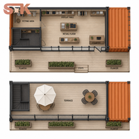 Conteneur modulaire de vente au détail pour boutique éphémère, avec volumes empilables, pavés gris pierre, jardinières noires, sièges extérieurs et espace photo