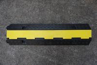 980*260*T65mm Harga Terjangkau Pelindung Kabel 1 Lubang Jembatan Kabel 1 Saluran Pelindung Kabel Lalu Lintas Karet Ramp