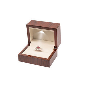 Manyetik lüks LED ahşap yüzük kutusu takı organizatör ekran saklama ambalaj kutusu - Product Image 3