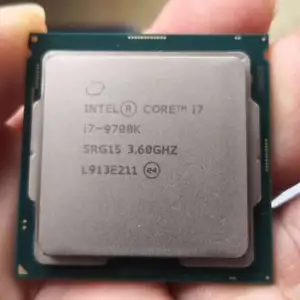 ในสต็อก Core I7 9700พันประมวลผลข้อเสนอที่ดีที่สุดเดิม I7 I5 I3 CPU Core I7 9700พัน9700F หน่วยประมวลผลสำหรับ Intel