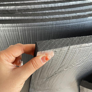 Les rouleaux de mousse de caoutchouc auto-adhésifs en aluminium sont utilisés pour l'isolation <span class=keywords><strong>phonique</strong></span> et l'isolation thermique des tuyaux du système de ventilation - Product Image 4