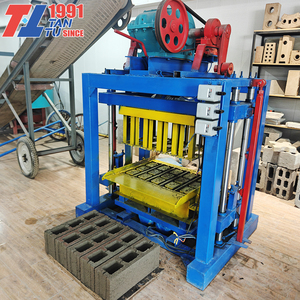 La asequible máquina para fabricar ladrillos 4-35 puede combinarse con una mezcladora y una cinta transportadora para crear una línea de producción eficiente - Product Image 5