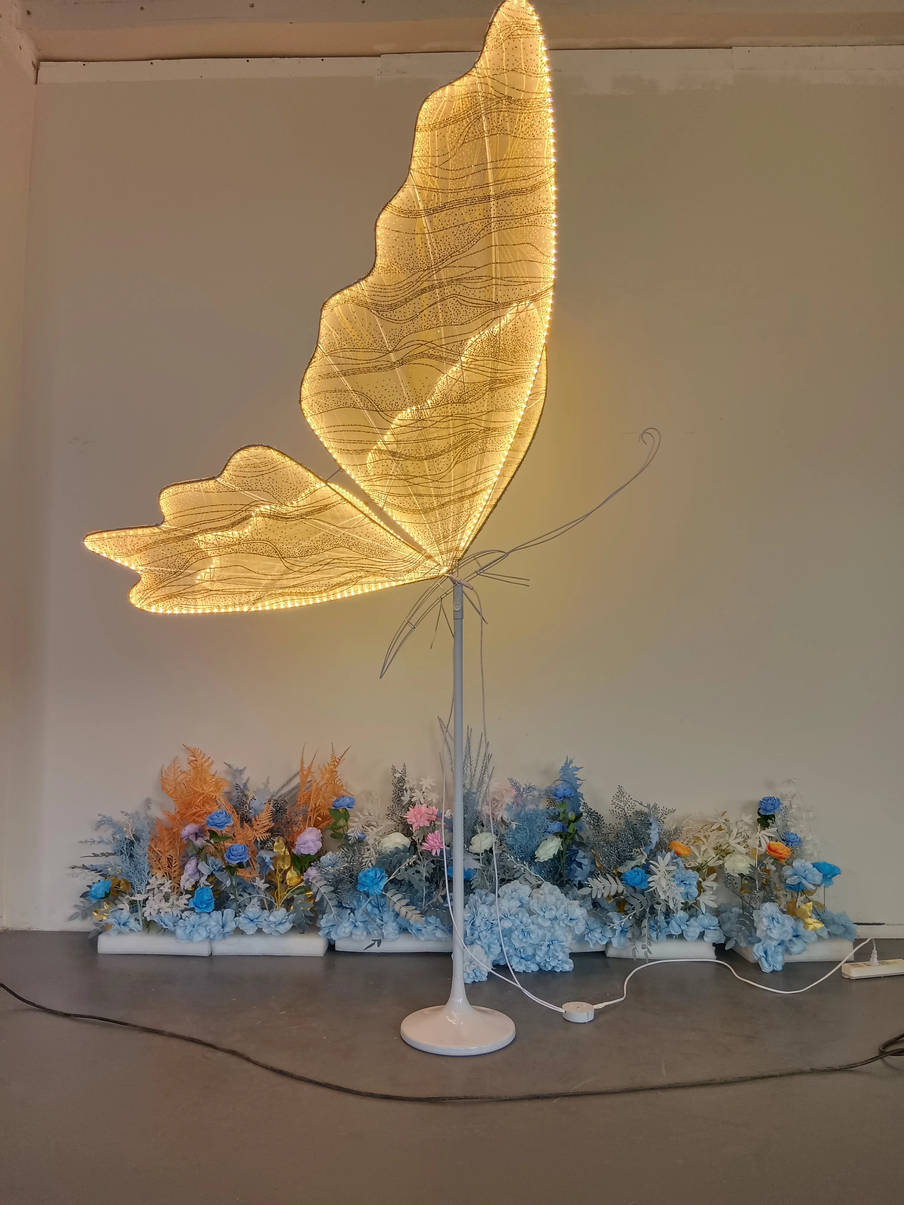 Super popular large butterfly floor lamp  wedding decoration  party atmosphere prop