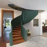 Escaliers en spirale en verre modernes conçus sur mesure avec un design en bois courbé, utilisation intérieure, application commerciale/résidentielle
