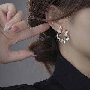 ต่างหูทรงตัวยู สไตล์นางฟ้าสุดหรู สำหรับฤดูใบไม้ผลิและฤดูร้อน ชุบทองแดงเคลือบทอง ประดับด้วยพลอยสีและเพชรซิร์คอนทรงเรขาคณิต - Product Image 5