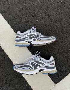 Zapatos de Diseñador Sauconies para Hombre y Mujer, Zapatillas Deportivas de Cuero Triple Negro para Correr al Aire Libre - Product Image 2