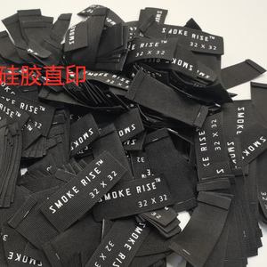 Nouvel autocollant en silicone personnalisé thermocollant pour T-shirt, impression 3D par transfert thermique, étiquette de vêtement, logo en silicone pour vêtements - Product Image 6