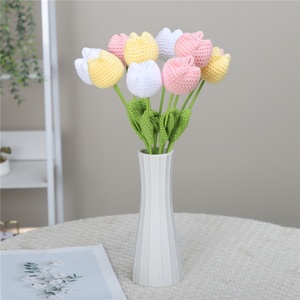 Venta al por Mayor de Flores Artificiales Tejidas a Mano, Tulipanes de Ganchillo para Decoración del Hogar y Regalos - Product Image 3