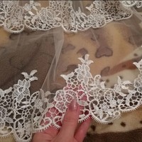 Élégant Voile de Mariée Court Blanc à Deux Couches en Dentelle avec Peigne pour Fêtes de Mariage Féminines