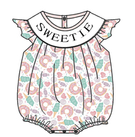 SWEETIE Vêtements pour bébé nouveau-né, barboteuse décontractée à manches volantées, col rond, motif adorable, style smock