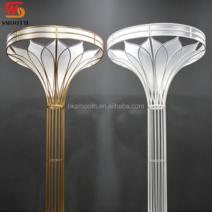 Support de fleurs en fer en forme de parapluie haut et lisse avec tissu transparent pour décoration centrale de scène d'allée de mariage - Product Image 1