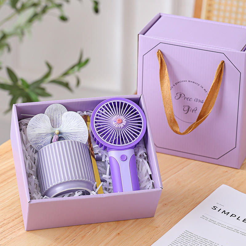 Coffret cadeau tasse rayée violette + éventail