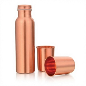 Ensemble de bouteilles d'eau en cuivre pur lisse avec gobelets – Vaisselle de voyage portable au design traditionnel - Product Image 1