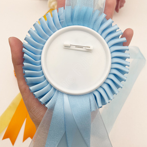 โรงงาน E-<span class=keywords><strong>Magic</strong></span> ราคาโรงงาน รับผลิต ริบบิ้นสี 25 มม. ขนาด 11*18.5 ซม. ตราสัญลักษณ์รูปดอกกุหลาบ สำหรับการแข่งม้า งานแต่งงาน แคมเปญการเลือกตั้ง - Product Image 4