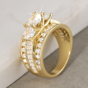 Anello Geometrico a Tre File con Quattro Punte per Donne, Gioiello Elegante e di Lusso alla Moda - Product Image 6