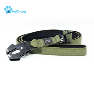 Correa Táctica para Perro con Clip de Aluminio, Acolchada de Neopreno y Cinta de Nailon Suave de Lujo Personalizada con Logotipo - Product Image 1