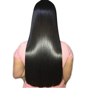 Vives, audacieuses et naturelles : nos perruques frontales en dentelle 613 offrent une couleur uniforme avec une ligne de cheveux douce et réaliste au quotidien. - Product Image 1