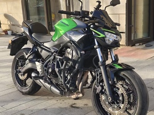 <span class=keywords><strong>Kawasaki</strong></span> <span class=keywords><strong>Z650</strong></span> - Moto sportive Naked à bicylindre en parallèle de 650 cm3 - Product Image 4