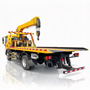 Camion de remorquage à plateau plat Sinotruk HOWO 5t 120HP LHD Diesel 4X2 avec grue pour le sauvetage d'urgence - Product Image 3