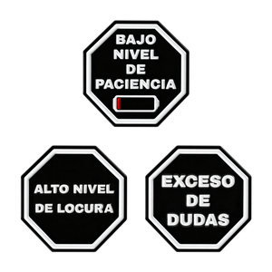 Broches Esmaltados con Frases Españolas, Pin de Solapa con la Frase 'BAJO NIVEL DE PACIENCIA ALTO NIVEL DE LOCURA', Joyería de Regalo - Product Image 1