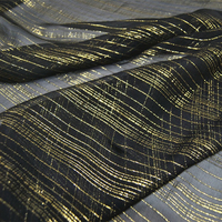 Tissu Dirac en Soie Satinée Crepe Jacquard Brodé Or Horizontal à Fond Noir 100% Soie 10mm pour Robe de Filles Vêtements Somaliens