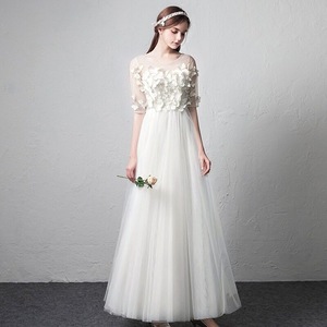 Robe de mariée en maille à col en U et manches courtes avec appliques florales pour la photographie de voyage - Product Image 4