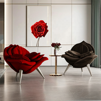 Fauteuil d'appoint en velours à pétales de rose, fauteuil sculptural rouge cramoisi avec pieds métalliques coniques, chaises d'appartement pour salon