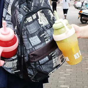 クリエイティブなアウトドア用コーヒージュースミルクコールドタンブラー水筒、蓋とストロー付き携帯用ドリンクカップ、プラスチック製飲料水ボトル - Product Image 3