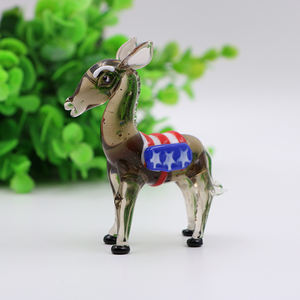 تمثال حمير زجاجي مزخرف بوزن الورق - Product Image 6