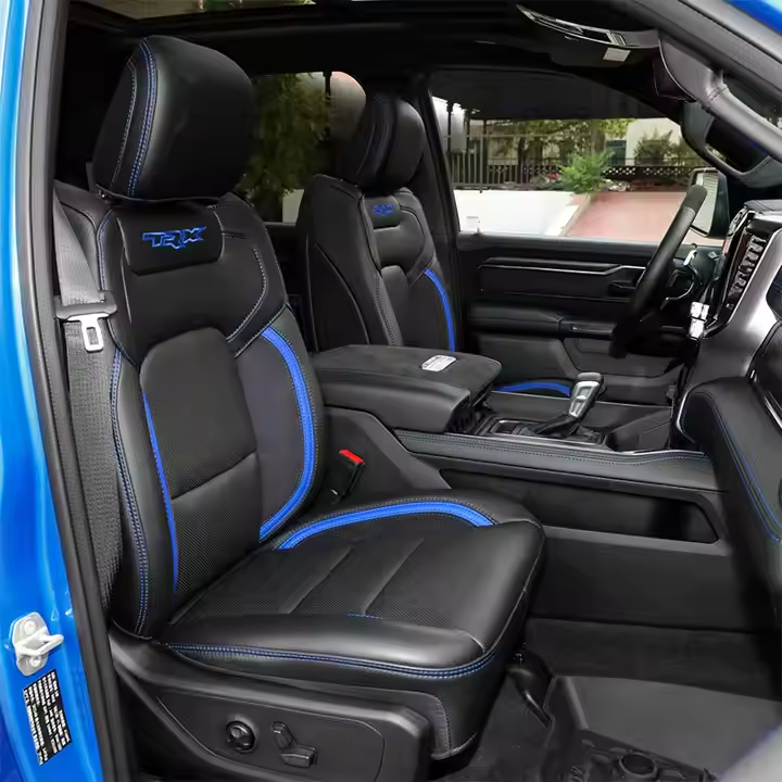 Noir avec lignes bleues