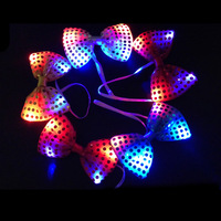 Cravates LED Lumineuses Multicolores, Nœuds Papillon Clignotants à Paillettes Lumineuses pour Fêtes de Noël, Festivals de Musique, Bars et Danses