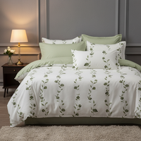 Parure de lit élégante en polyester à motif floral monochrome tissé, 3 pièces, California King, entretien facile, anti-décoloration, ensemble de lit de luxe