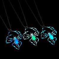 Nouveau Halloween Lumineux Araignée Pendentif Colliers Creative Hip Hop Spyderco Couteaux En Acier Inoxydable Collier