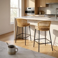 Tabouret de bar en rotin tressé de style nordique moderne, avec structure en métal noir et coussin, pour îlot de cuisine, restaurant, café