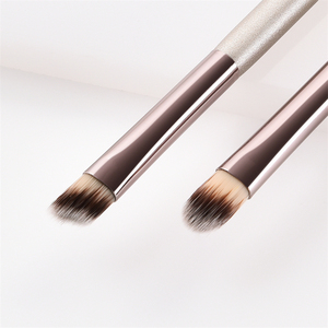 Individuale Champagne Oro Spazzola Dell'ombra di Occhio Doppio Attacco Angeled Brow Brush Private Label Personalizzato Dual Eyeshadow Brush - Product Image 4