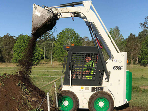 Chargeuse compacte 650F économique de marque, capacité de 1,7 m³, charge nominale de 750 kg, haute qualité pour opérations en espace restreint - Product Image 4
