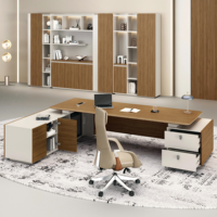 Bureau de direction moderne en forme de L, table de patron de luxe en bois avec grand meuble latéral pour projet commercial